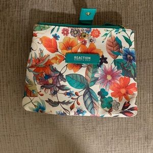 Make up bag with zipper clip that holds it Small..